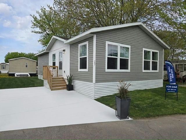 Building Photo - 207 Spruce Ln