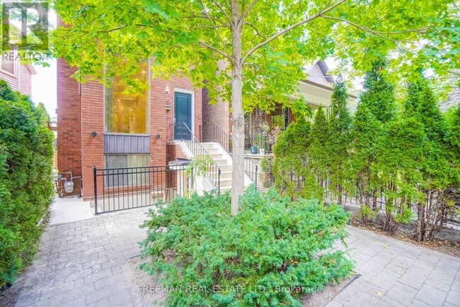 Photo - 916 Manning Ave