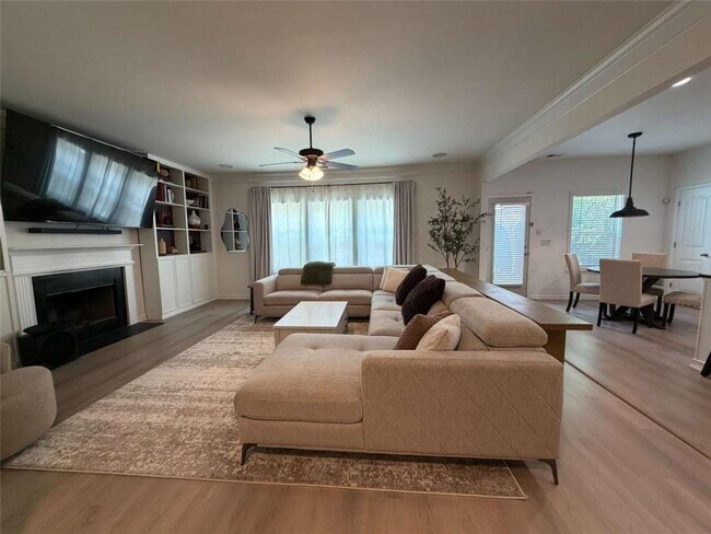 Photo - 838 Pine Ln