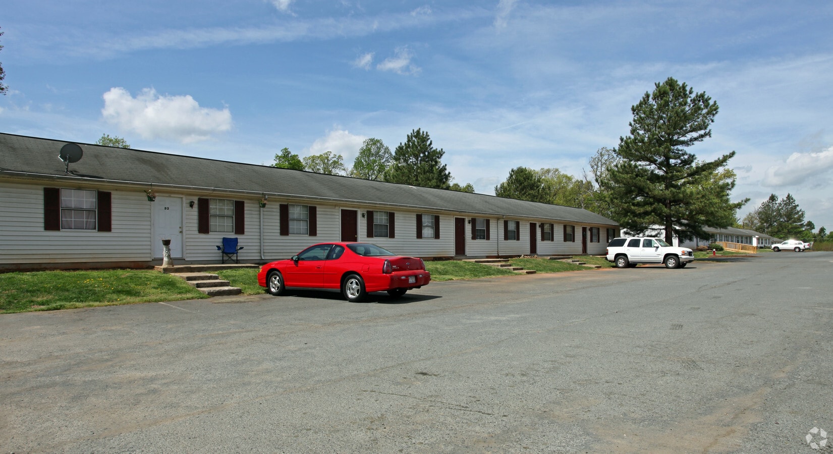Photo - Forest Oaks and Forest Lane Apartments