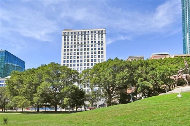 Photo - 910 Michigan Ave #608