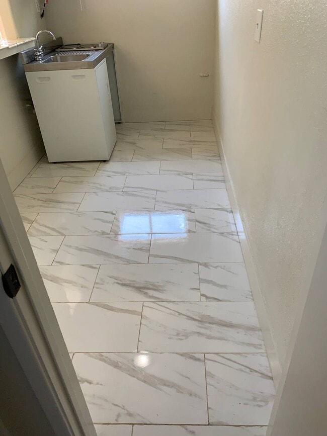 Photo - 541 E Cypress Ave Unit 541 E Cypress Apt B