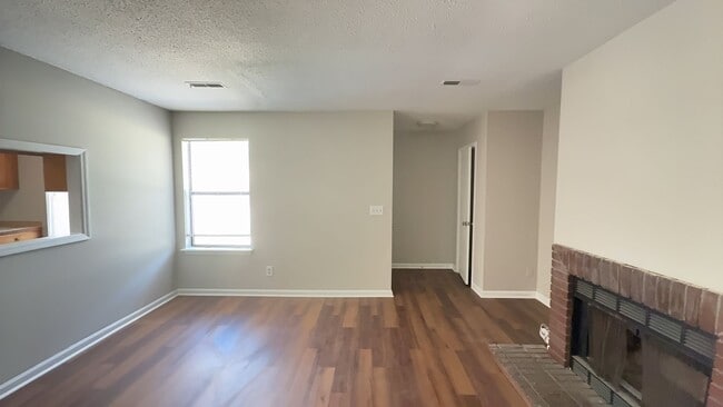 Photo - Updated 2 Bedroom Unit!