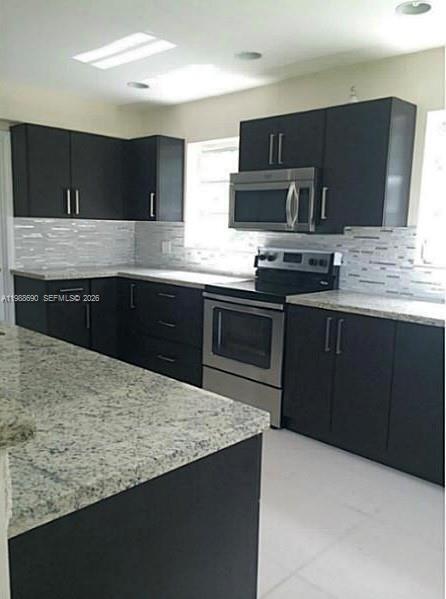 Photo - 740 NE 179th Dr