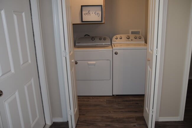 Washer/Dryer Connections with option to rent machines