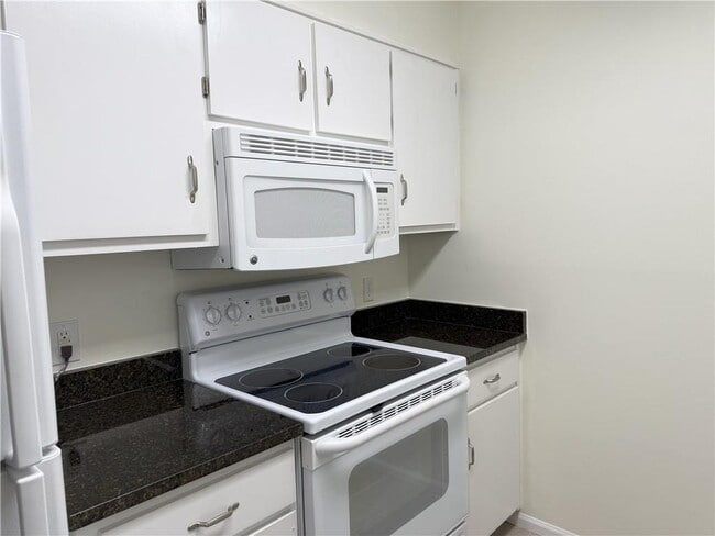 Photo - 475 Mount Vernon Hwy NE Unit C223