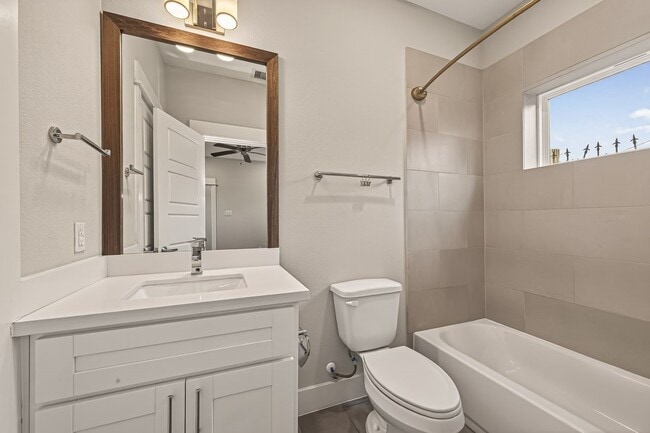 Photo - 2010 St Charles St