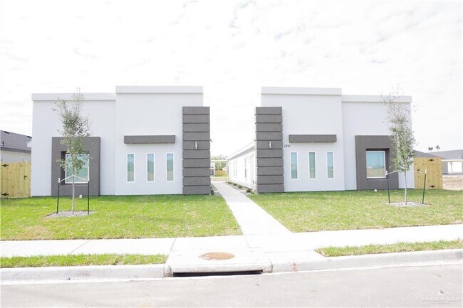 Building Photo - 1301 Country Club Drive Unit 3 Rental