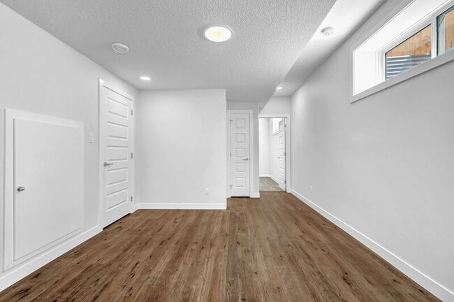 Photo - 10921-10159 159 St NW