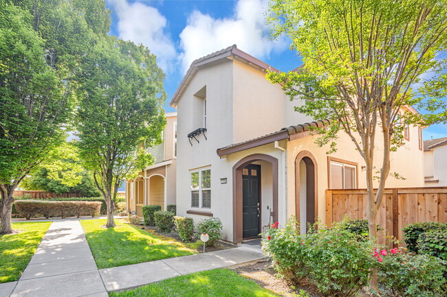 Photo - 1658 Glenmore Dr House