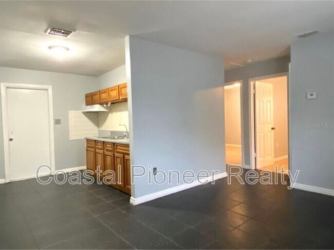 Photo - 9502 N 11th St Unit A