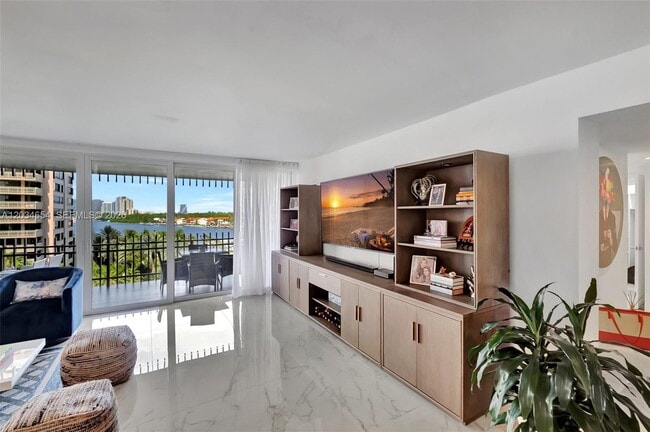 Photo - 2 Grove Isle Dr Unidad B706