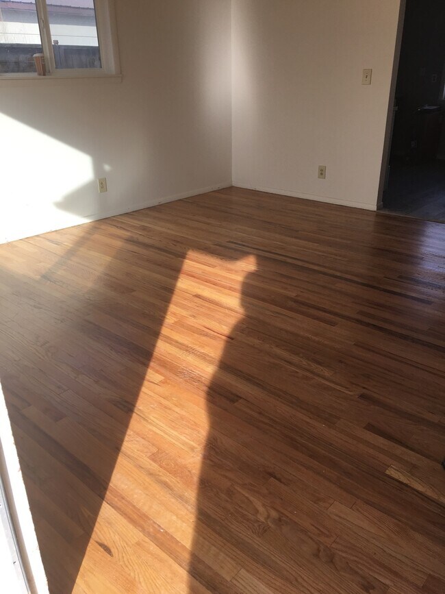 Photo - Great Location - 2 bedroom 1 bath duplex unit