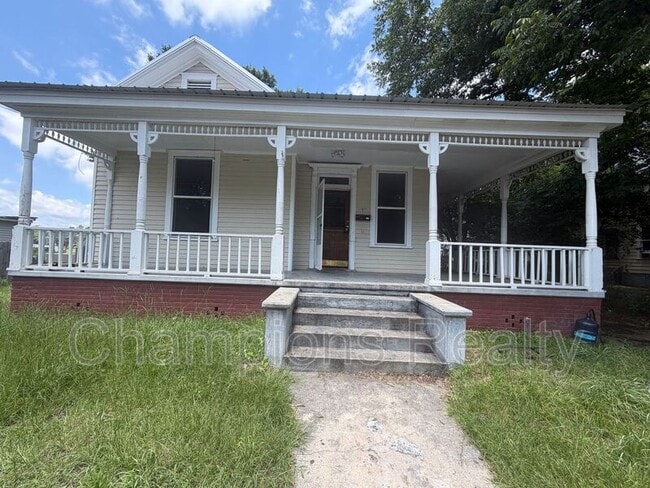 Building Photo - 707 28th St