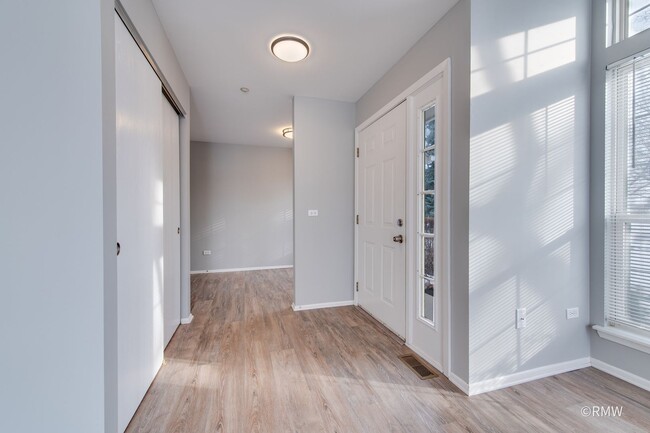 Photo - 460 Mayflower Ln