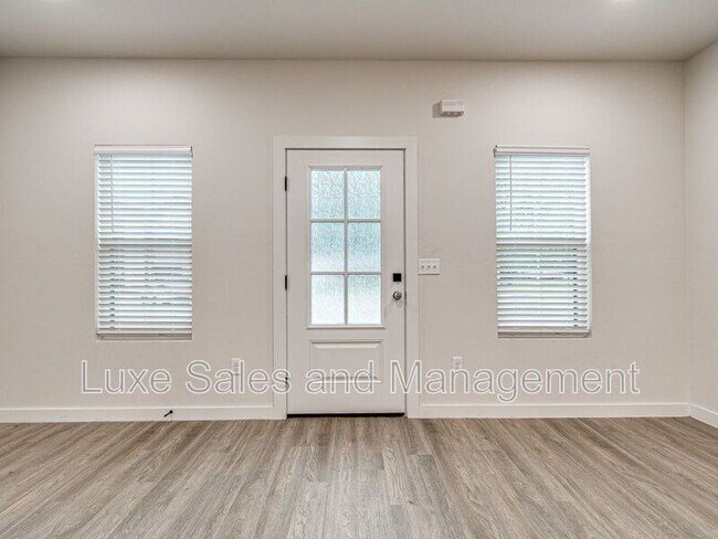 Photo - 604 W 2nd St