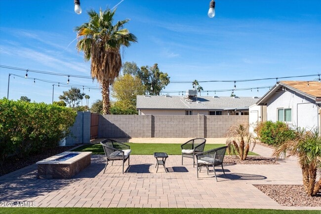 Building Photo - 1211 W Palomino Dr