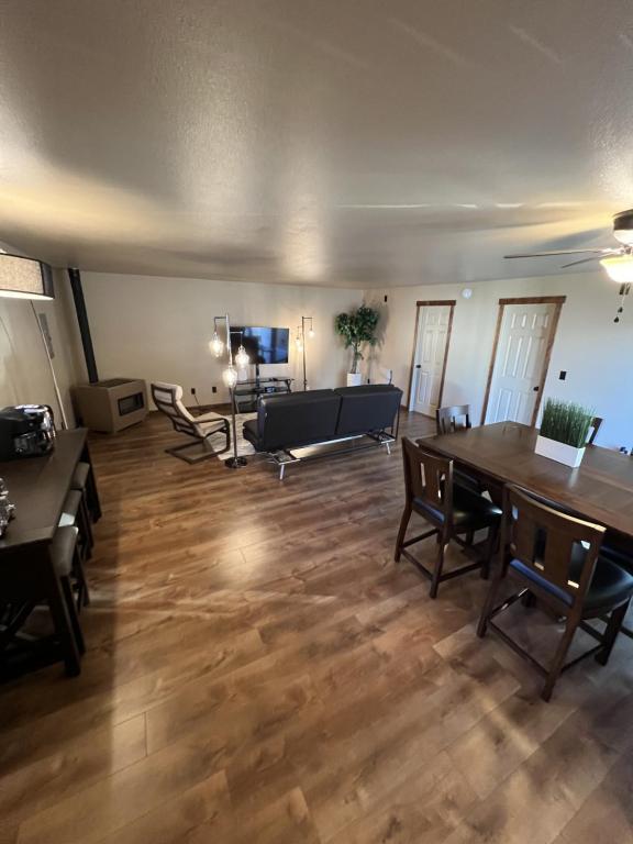 Photo - 965 Hedberg Dr