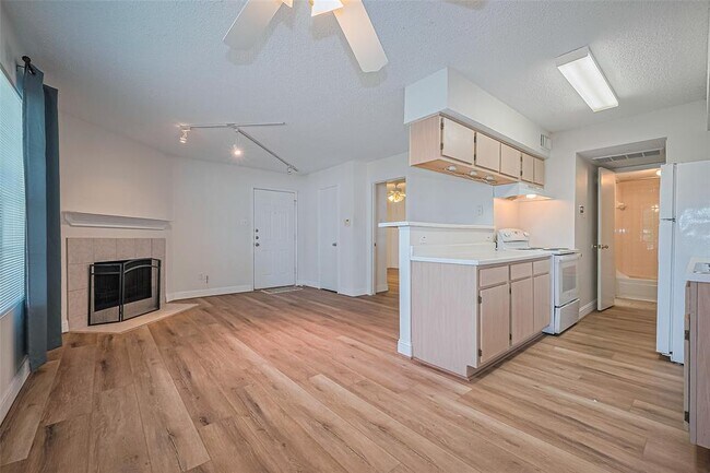 Photo - 2750 Holly Hall St Unidad 910 Rental