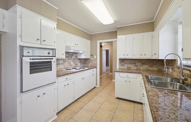 Photo - 630 White Oak Dr