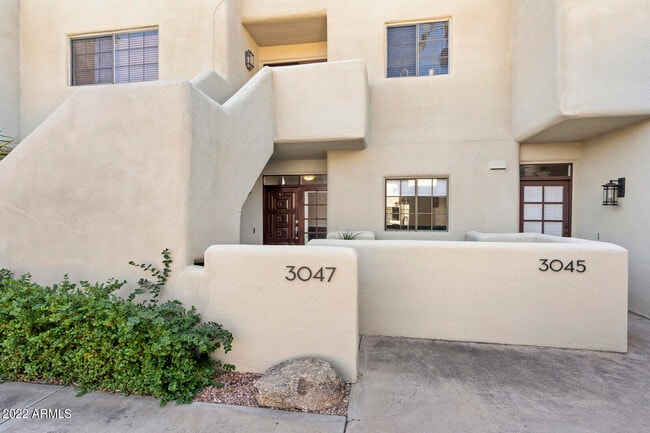 Building Photo - 3047 E Rose Ln Rental