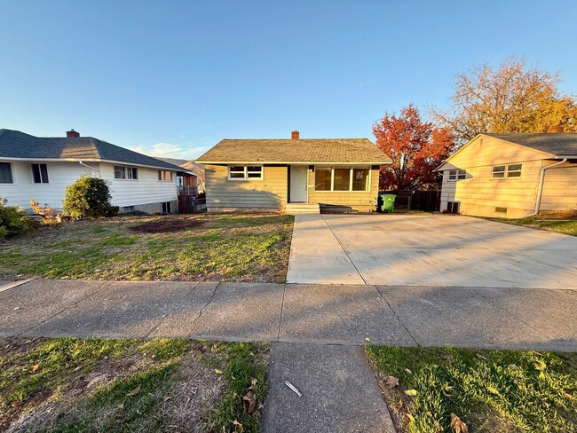 Photo - 3 Bedroom, 2 Bathroom WITH a Move in Special!