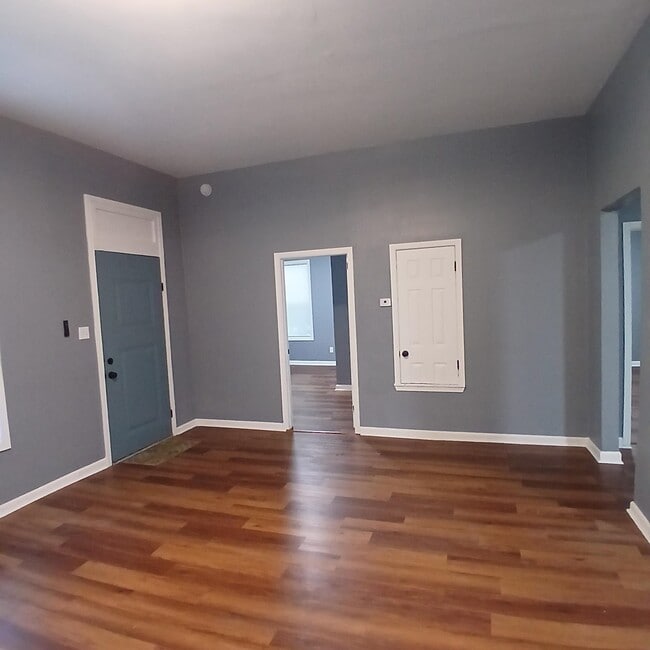 Photo - 949 Kney St