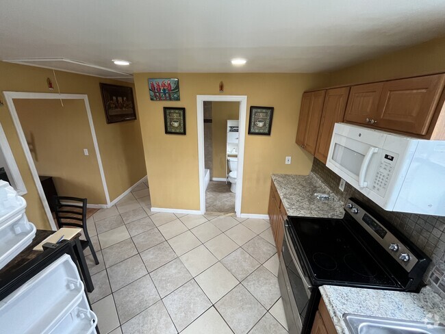 Building Photo - 37 Mindres Ave Unit 1 Rental