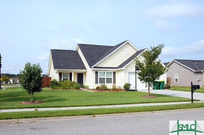 Photo - 3 Bedroom/2Bath+Bonus Room & Private Back Yard