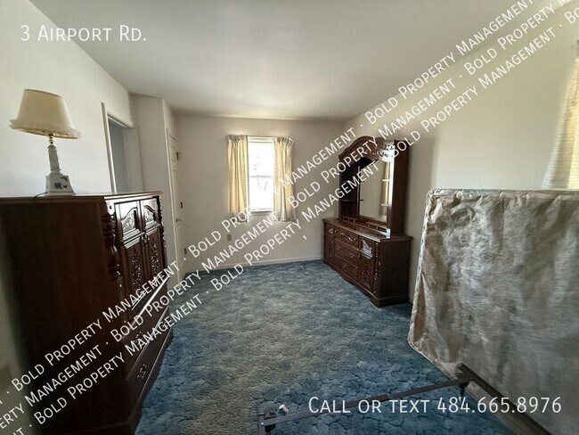 Photo - 3 Airport Rd