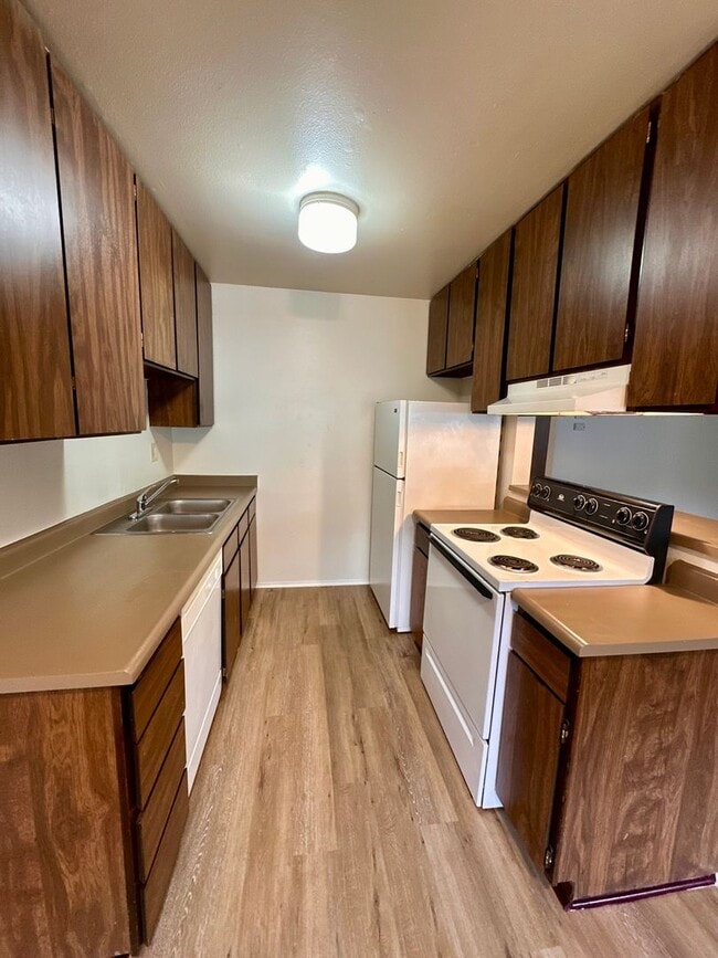 Photo - 2040 Victor Ave Unit 02