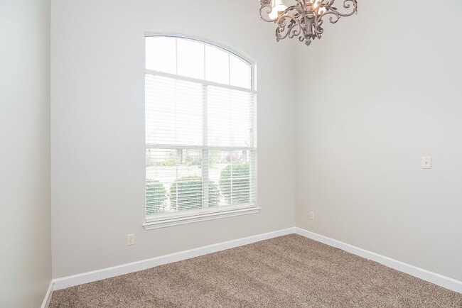 Photo - 1721 Englehart St