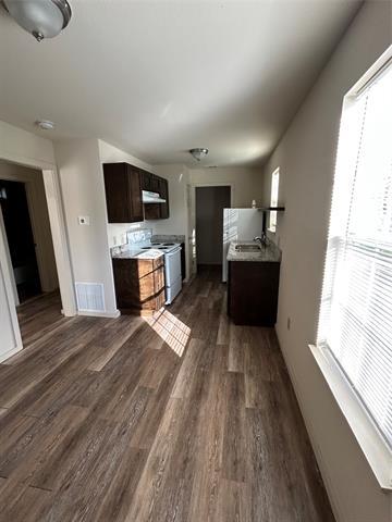 Photo - 418 Hallvale Dr