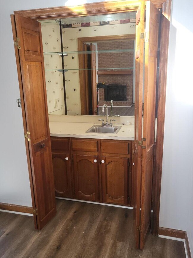 Photo - 3000 Jamestown Dr