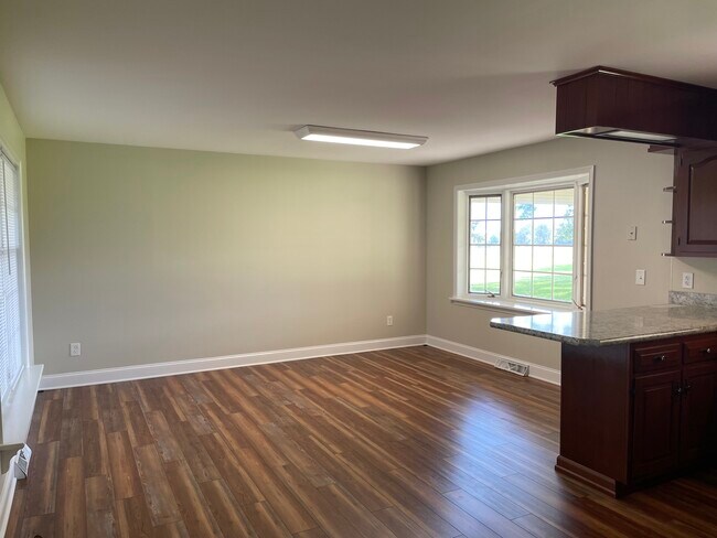 Eat-In-Kitchen - 476 Allentown Rd