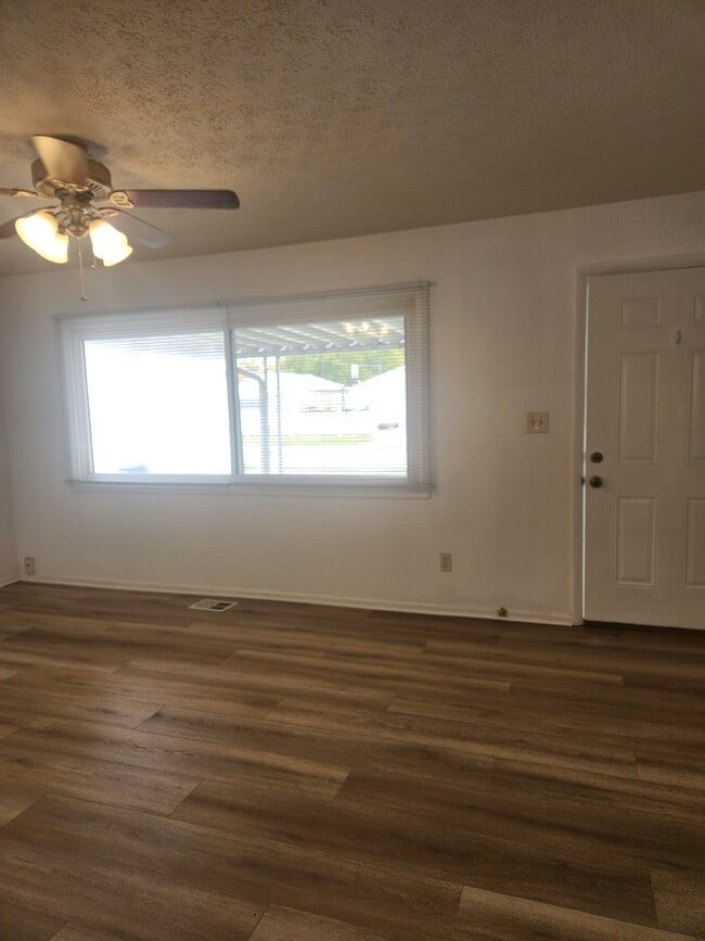 Photo - 1619 Townsley Rd