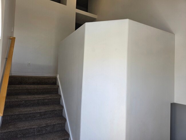 Photo - 212 Lyman Ln