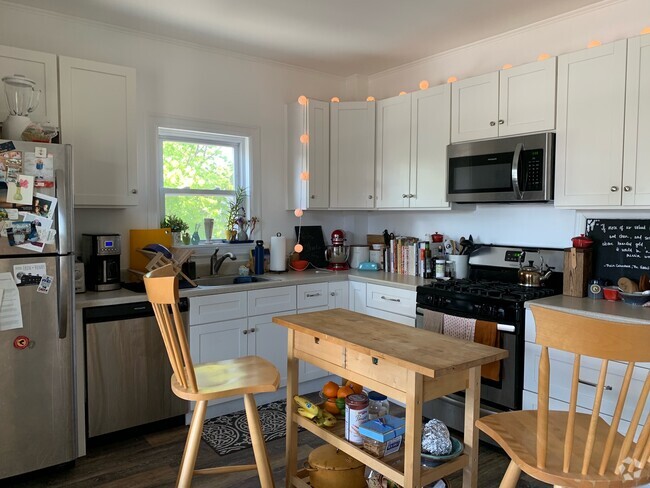 Building Photo - 5 Day St Unit 2 Rental