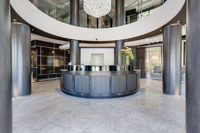 800 Carlyle