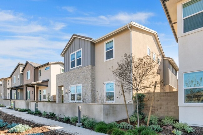 Photo - Beautiful 5bed/4bath for Rent Home at Great Park