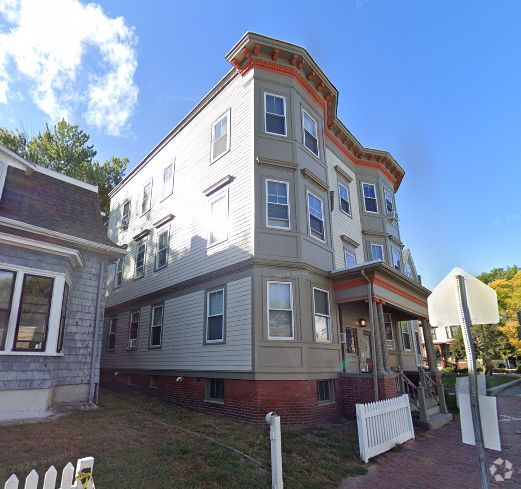 Building Photo - 107 Oxford St Unit 1 Rental