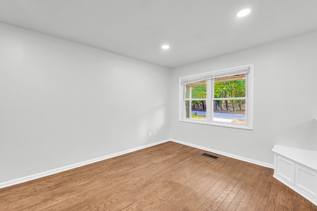 Photo - 360 Round Table Rd