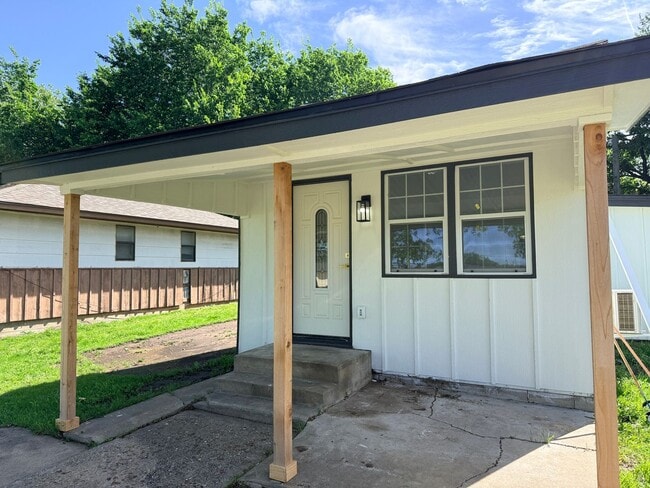 Building Photo - Cute 2 bedroom home in Prague!