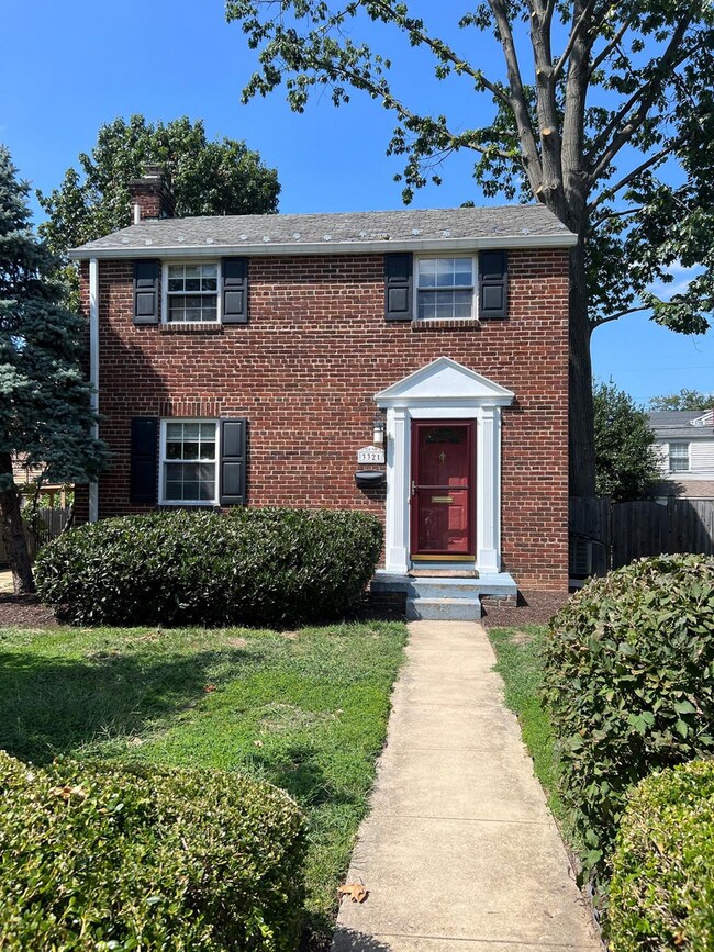 FULLY FURNISHED - FULLY FURNISHED House