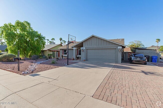 Building Photo - 2547 E Corrine Dr Rental