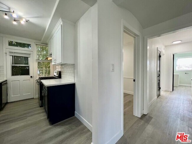 Photo - 1836 N Edgemont St Unit #2