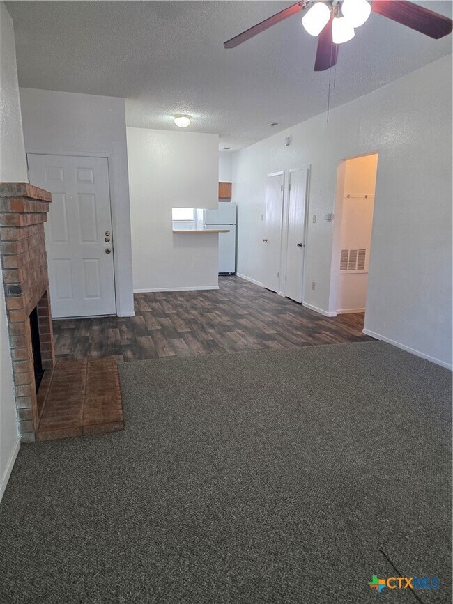 Photo - 2411 W Slaughter Ln
