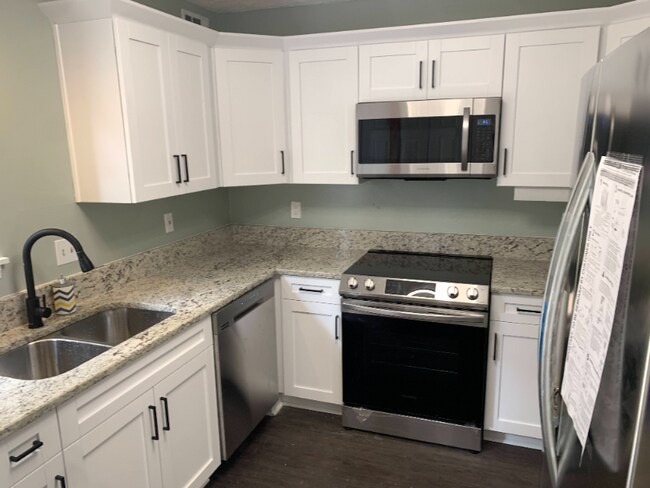 Photo - 556 Wedgewood Dr