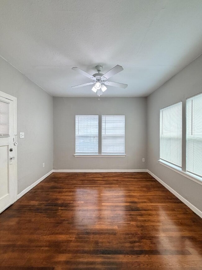 2238 N Interstate 35