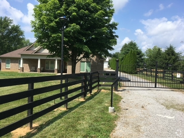 Building Photo - 2612 Tucker Station Rd Unit Eastend  Louisville KY Rental